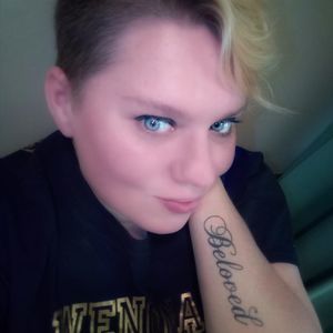 Meet your Posher, Lois